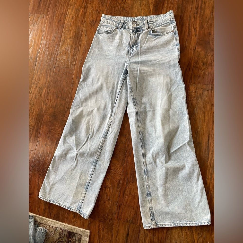 H&M Light Wash High Rise Wide Leg Denim Jeans - Size 4- Like New